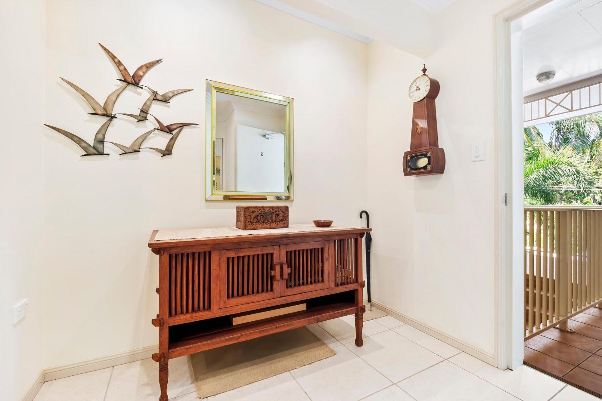 Arlington Apartments Clifton Beach Room photo