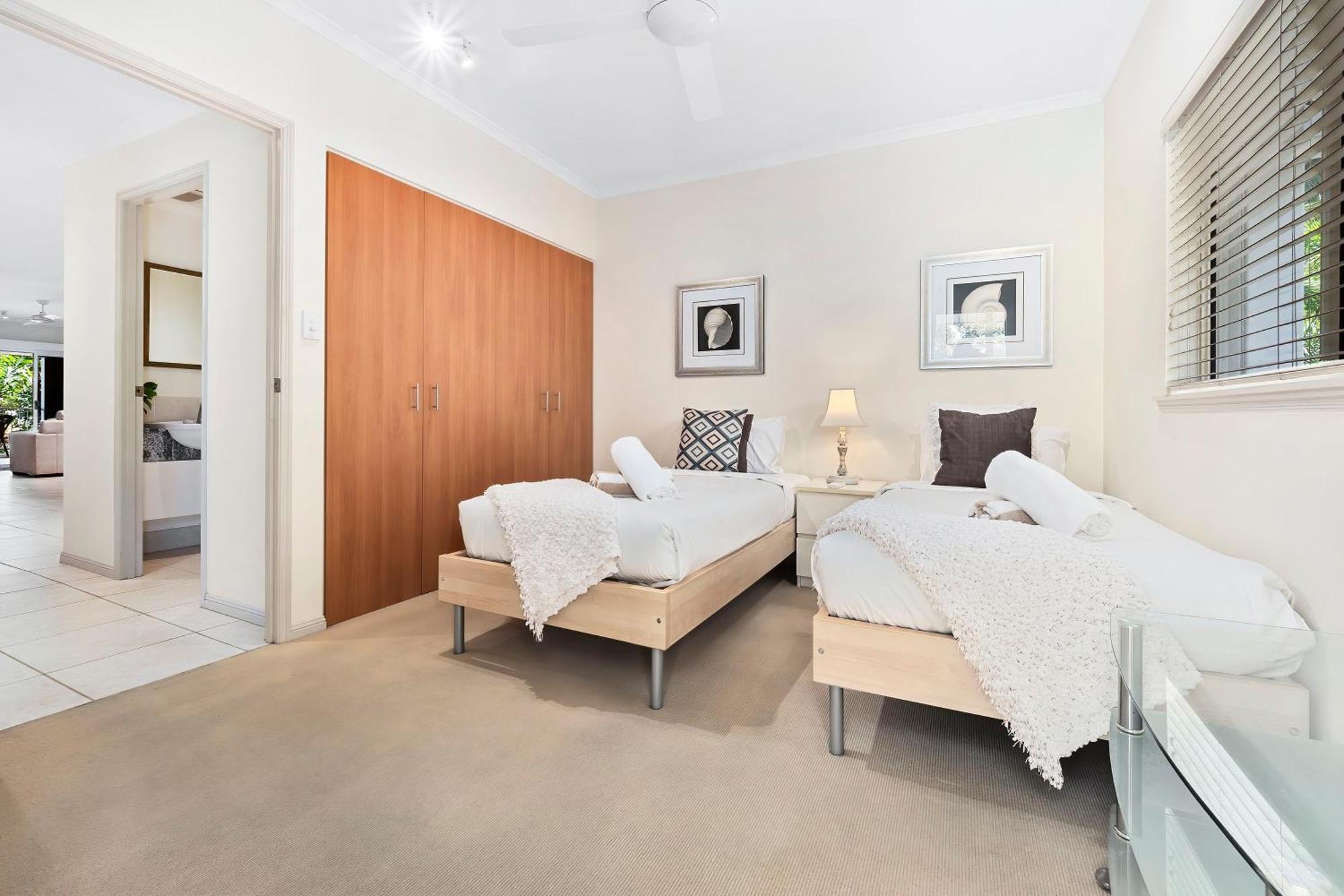 Arlington Apartments Clifton Beach Room photo